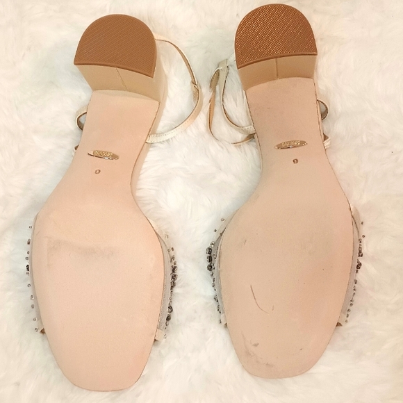 Badgley Mischka Blaine Ivory Formal Heel - Picture 5 of 5